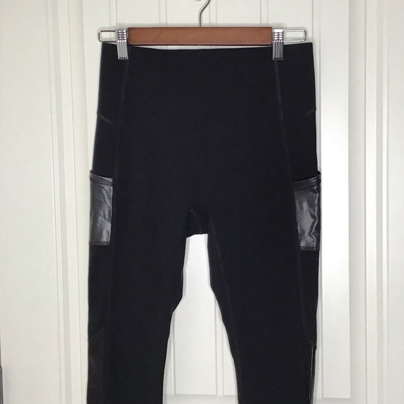 Spanx Every Wear Gloss Pocket Leggings in Black Size Small. - Picture 3 of 12
